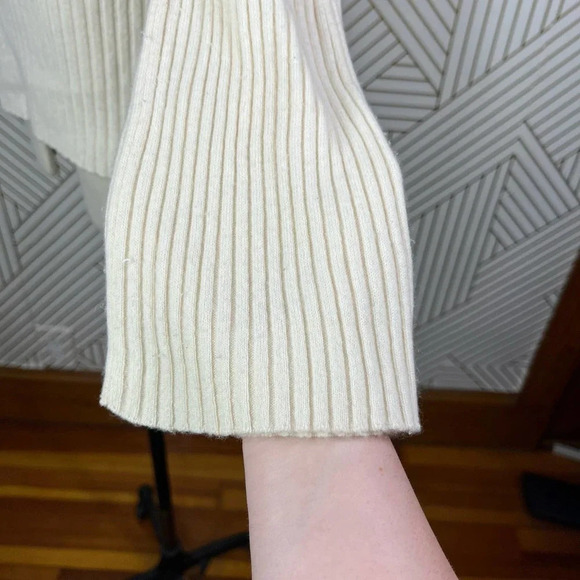 Vince Ribbed Cutout Shoulder Slit Cashmere Sweater Cream‎ Ivory Size US Medium - Picture 6 of 12